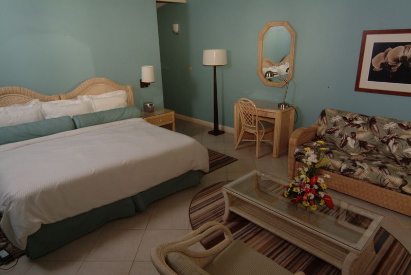 Trade Winds Hotel 딕킨슨 베이 외부 사진